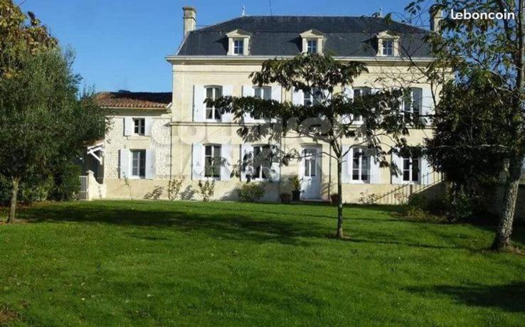 Le Domaine De Bellevue Bed and Breakfast Tanzac Buitenkant foto